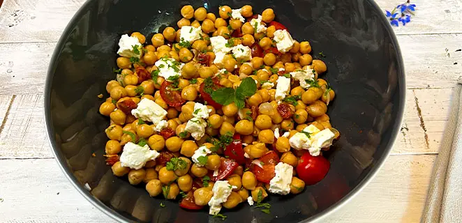 Salade de pois chiches au chorizo et à la feta