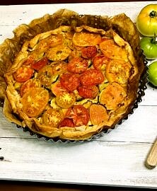 Tarte fine à la courgette et tomates vertes