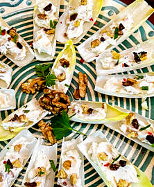 Barquettes d’endives aux noix et fromage de brebis