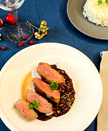 Magret de canard et sa sauce au chocolat pimentée