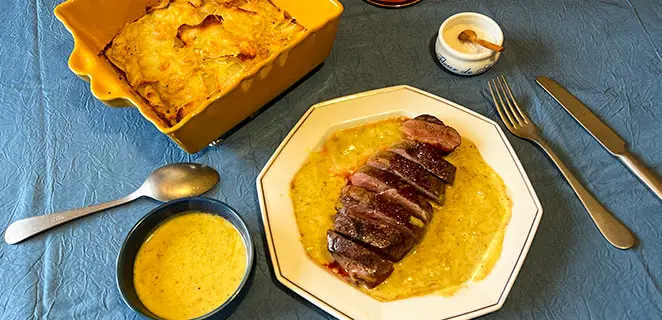 Magret de canard au poivre vert et son gratin de pommes de terre