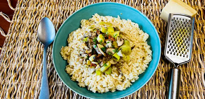 Risotto à l’émincé de poireaux, champignons et chorizo