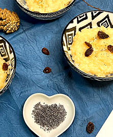 Riz au lait de coco, graines de pavot et raisins secs