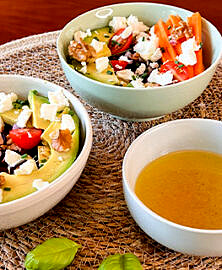 Poke bowl betterave, avocat et feta