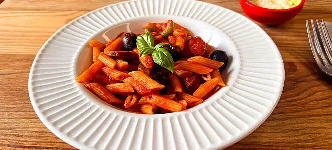 Penne aux poivrons et chorizo