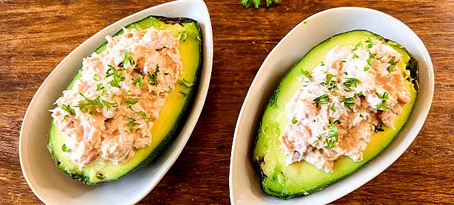 Avocats farcis aux miettes de thon