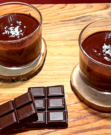 Petites crÚmes au chocolat à deux ingrédients