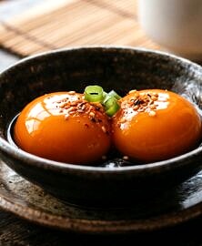 Jaunes dâĆufs marinĂ©s Ă la sauce soja (shoyu tamago japonais, sans cuisson)