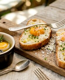 Tartines aux jaunes dâĆufs confits (technique de chef Ă la maison)